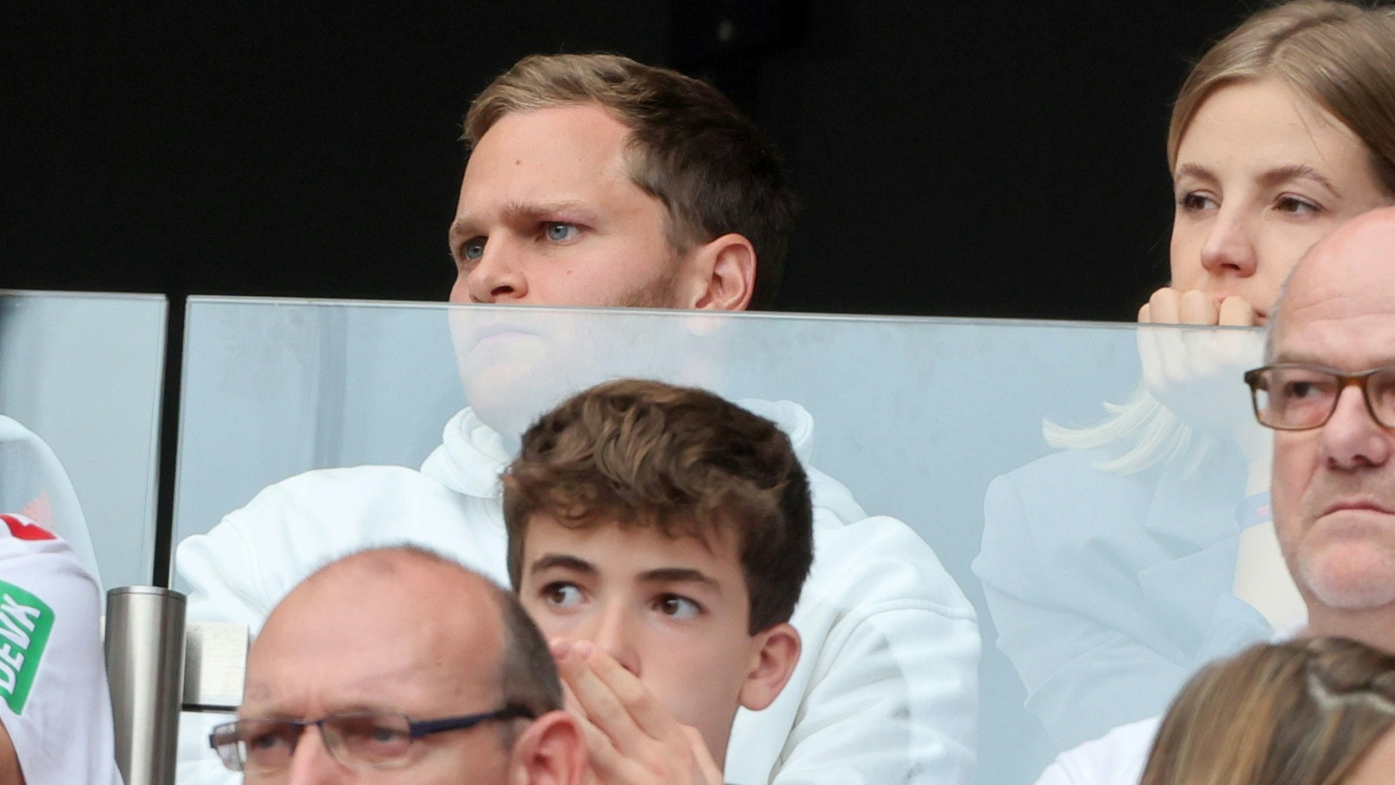 Kölns Rechtsverteidiger Benno Schmitz war bereits beim Heimspiel gegen den VfB Stuttgart zum Zuschauern gezwungen.