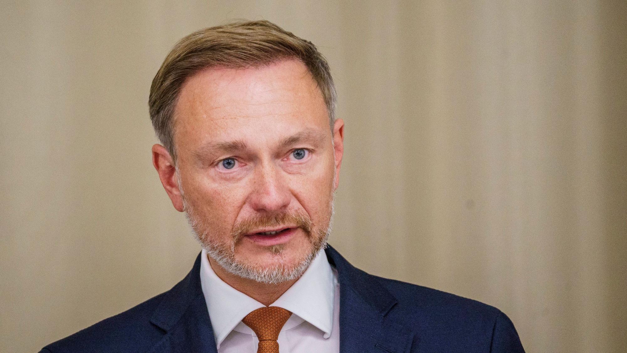 Christian Lindner (FDP), Bundesfinanzminister, spricht bei einer Pressekonferenz.