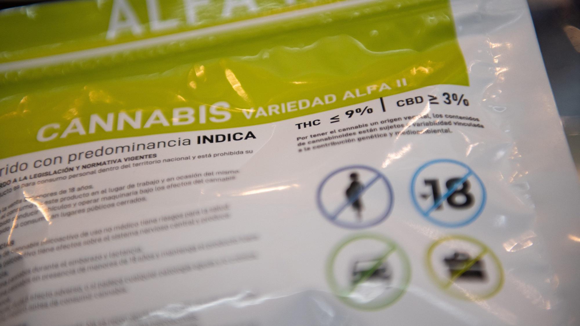 Verkaufspackung mit fünf Gramm Cannabis in einem Geschäft in Uruguay.