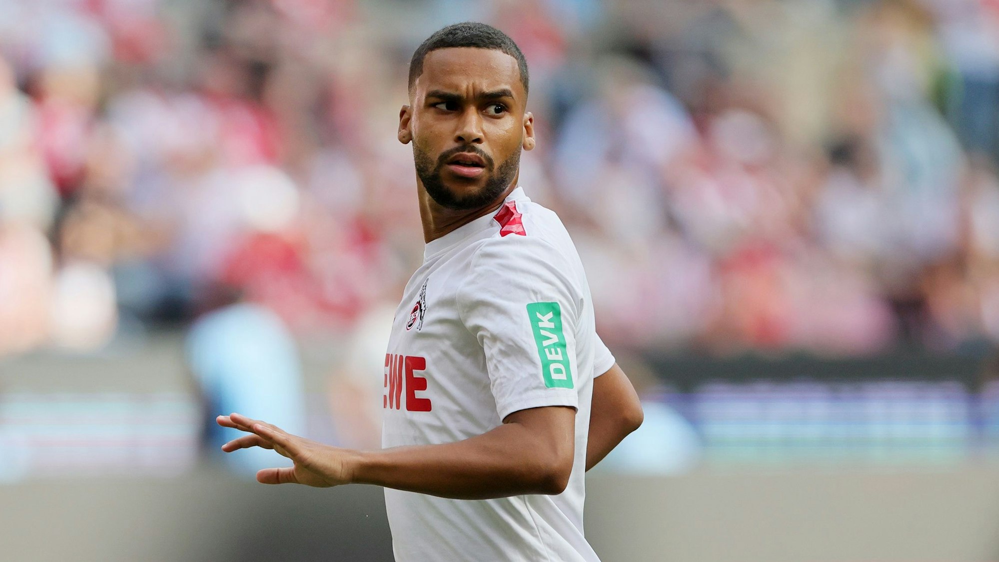 Kölns Flügelspieler Linton Maina droht erneut auszufallen.