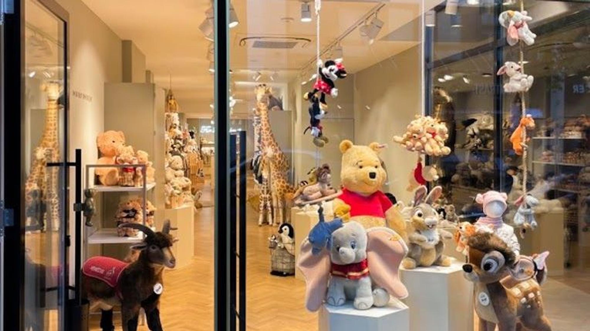 Das Schaufenster des Steifftier-Fachgeschäftes
