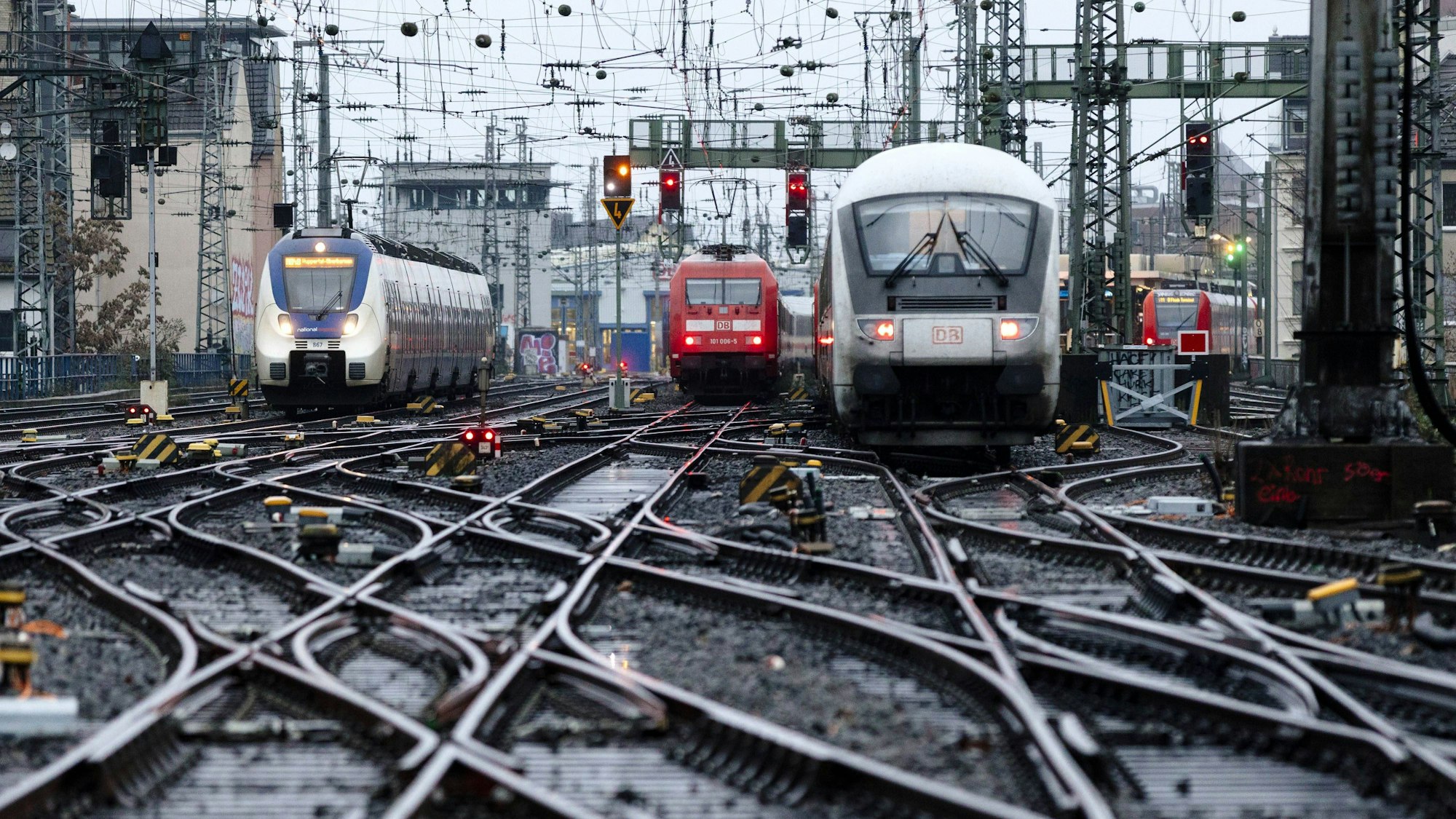 Gleisbett zwischen Kölner Hauptbahnhof und S-Bahn-Haltestelle Hansaring. Köln, 08.01.2019