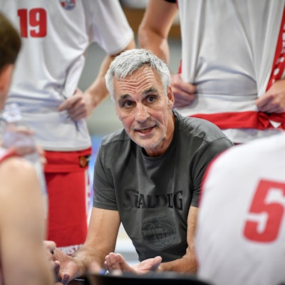 Cheftrainer Stephan Baeck von den RheinStars Köln
+, Testspiel Rheinstars Koeln vs. Deutzer TV am 22.08.2023 in der Basketball Campus Koeln in Koeln (Nordrhein-Westfalen)