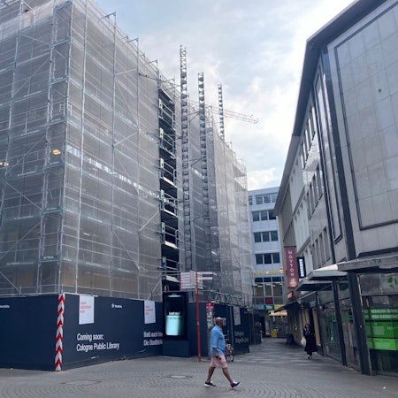 Das Interim der Zentralbibilothek auf der Hohe Straße ist ganz in der Nähe des Apple-Geschäfts.