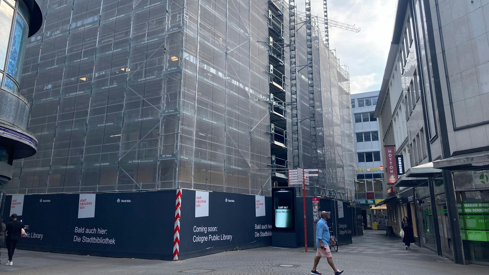 Das Interim der Zentralbibilothek auf der Hohe Straße ist ganz in der Nähe des Apple-Geschäfts.