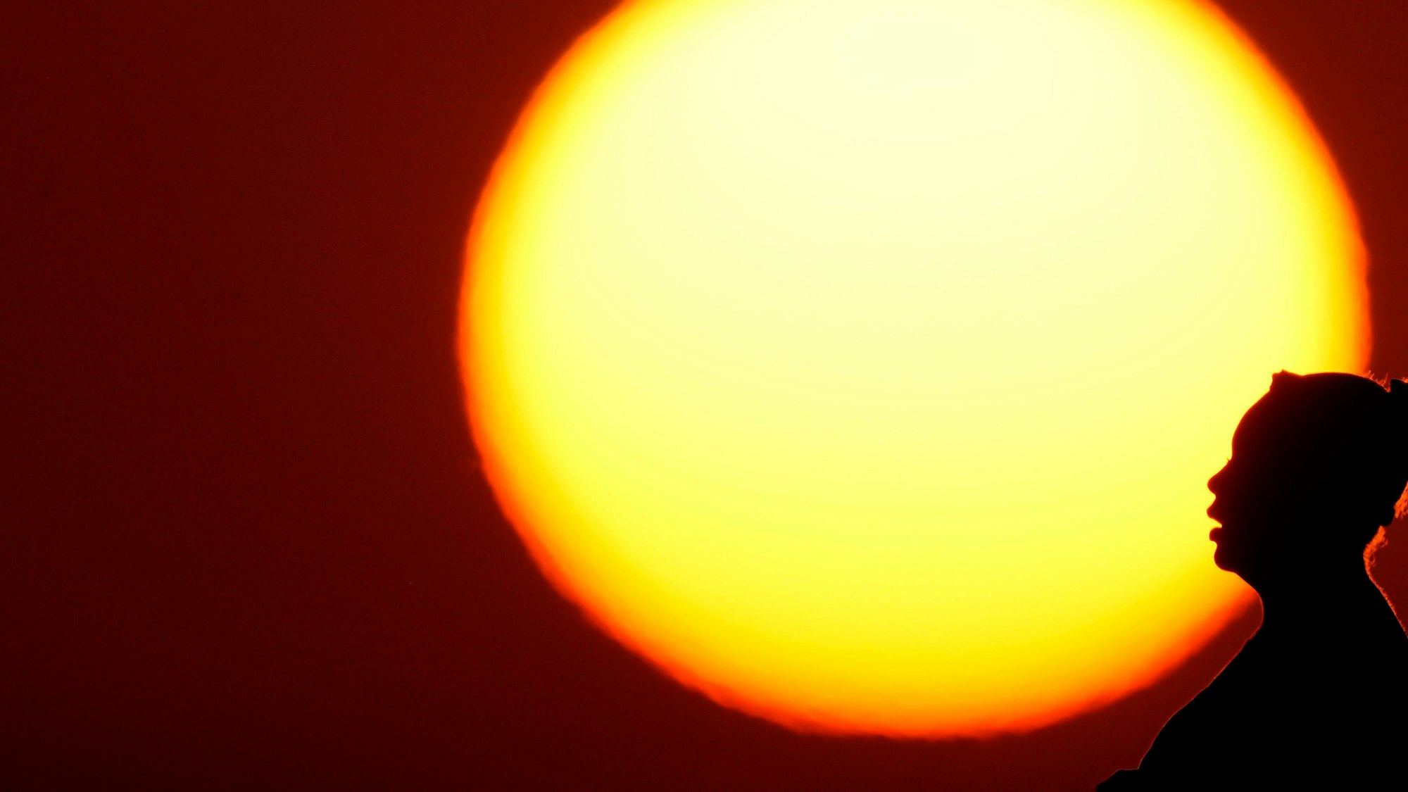 Sonnenuntergang während einer Hitzewelle im Mittleren Westen der USA.