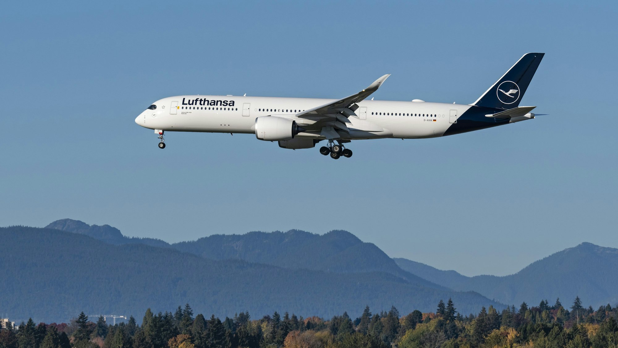 Lufthansa Airbus A350-900 landet am Vancouver International Airport.