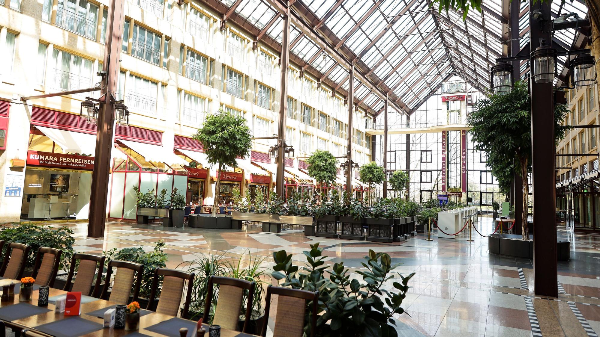 In der riesigen Halle des Hotels könnte eine Foodhall entstehen.