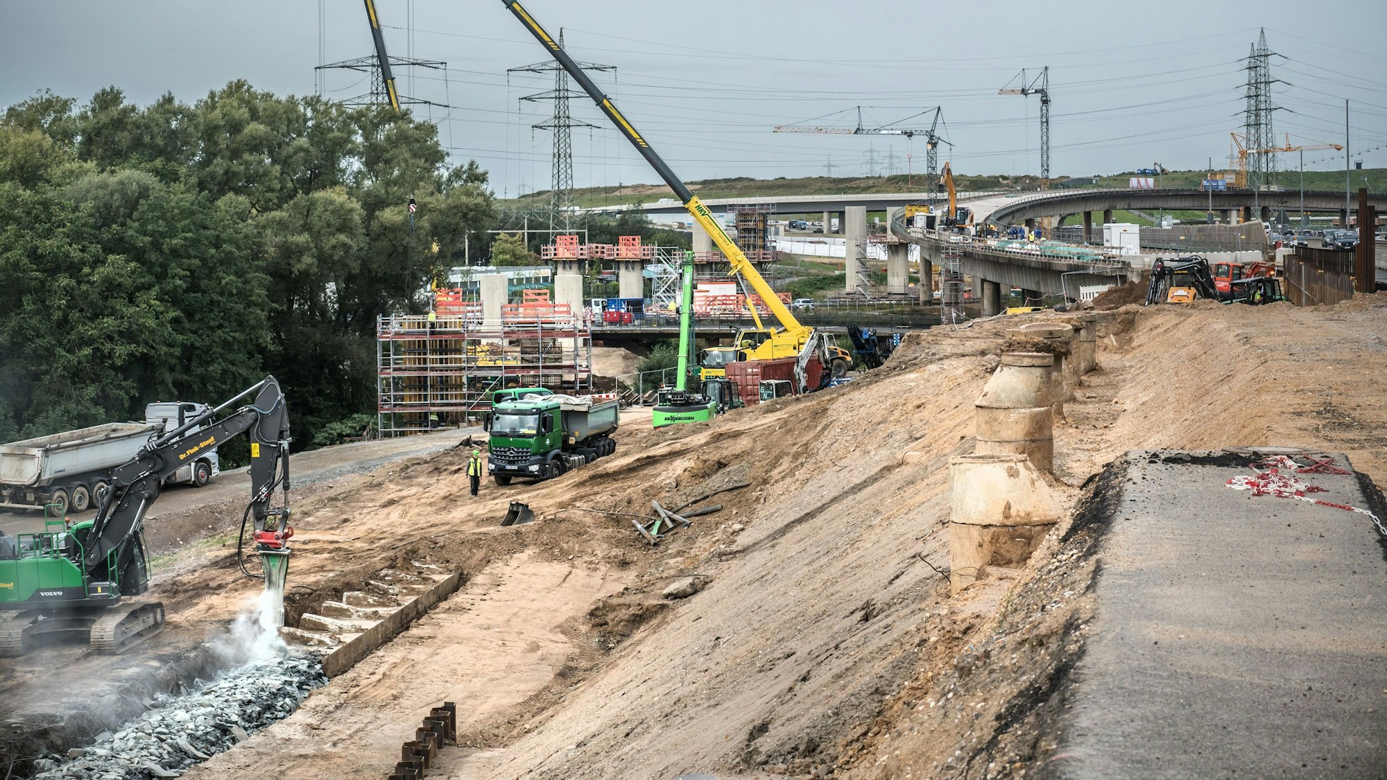 Ausbau zwischen Kreuz Leverkusen West und Europaring (B8). Foto: Ralf Krieger