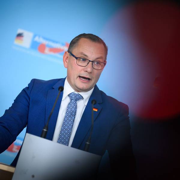 Tino Chrupalla, Vorsitzender der AfD-Bundestagsfraktion, äußert sich vor der Sitzung der Bundestagsfraktion der AfD im Deutschen Bundestag.
