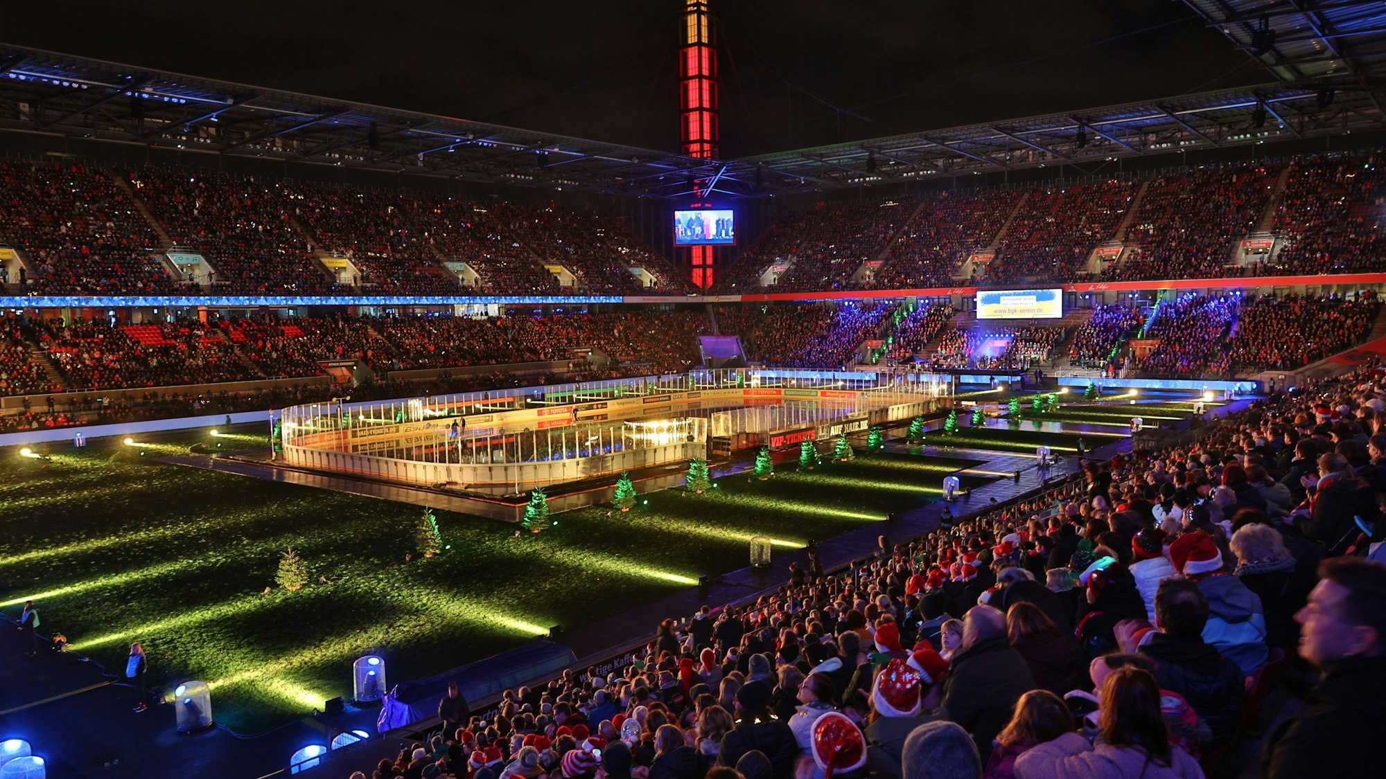 23.12.2022
Köln:
Mitsingkonzert
Loss mer Weihnachtsleeder singe in Rheinenergie Stadion
Foto: Martina Goyert