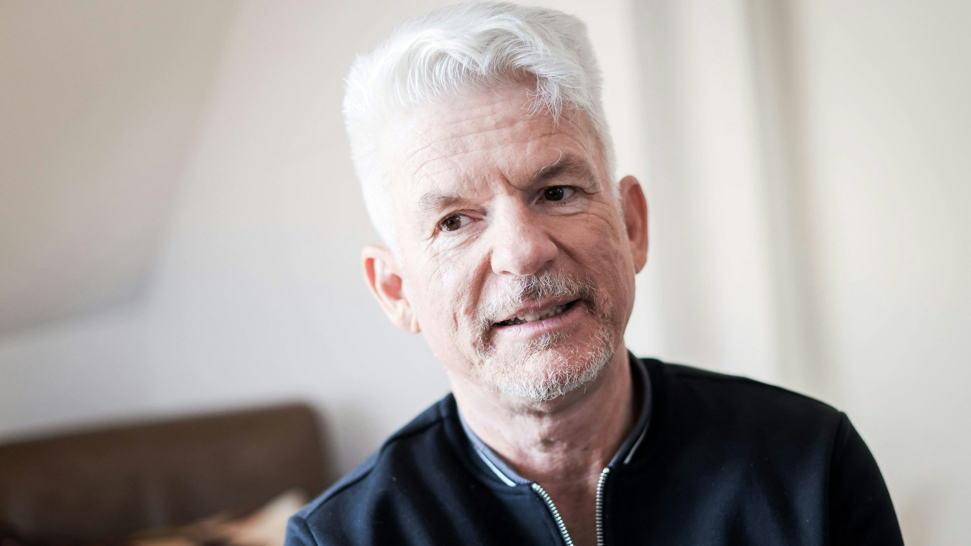 Heinz Strunk, Schriftsteller, aufgenommen am Rande eines Interviews in seiner Wohnung.