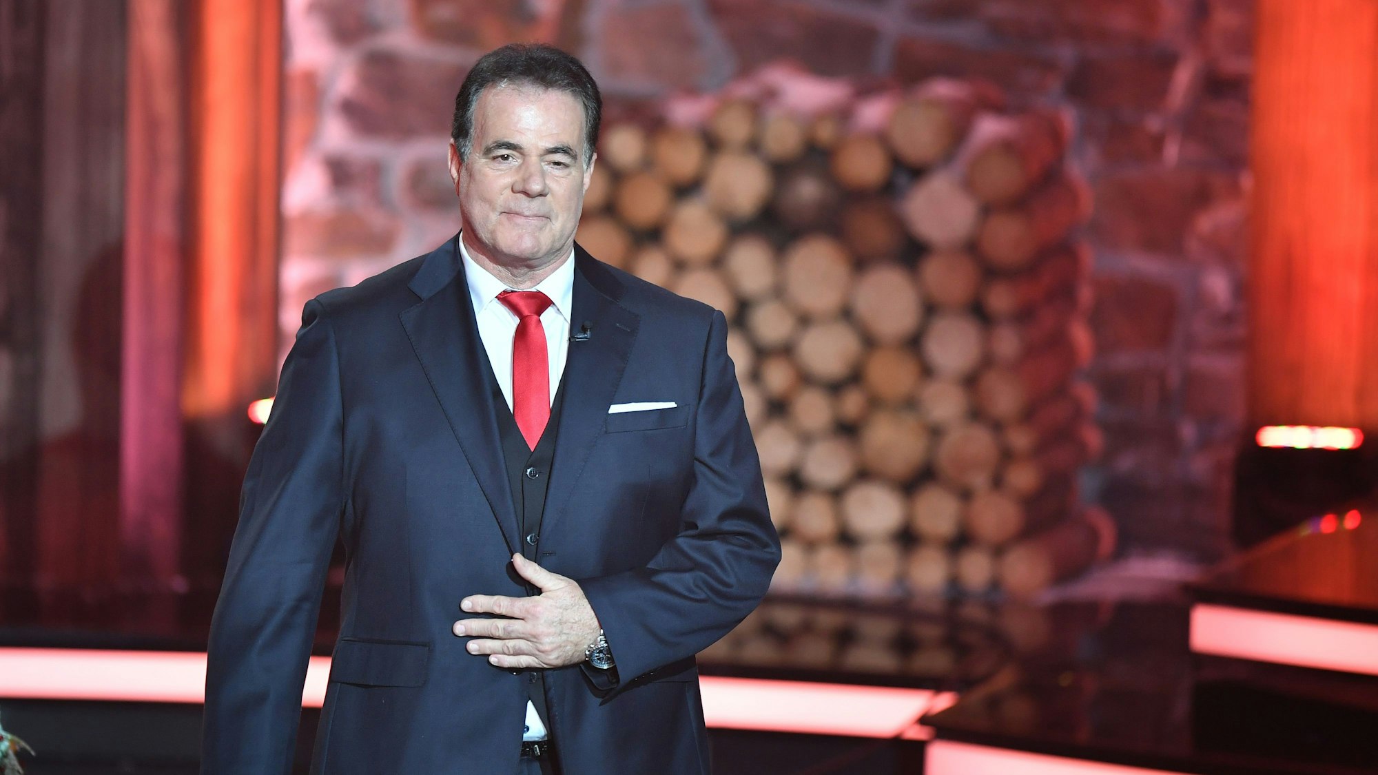 Heintje alias Hein Simons tritt in der Fernsehsendung „Heiligabend mit Carmen Nebel“ am 29. November 2017 in München auf.