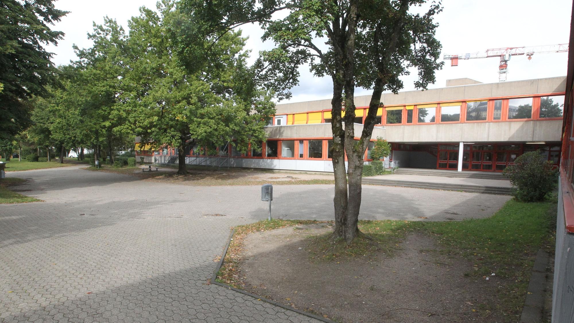 Umbau Neuenhof Siegburg
Auf dem Pausenhof der Realschule wird es in Zukunft eng