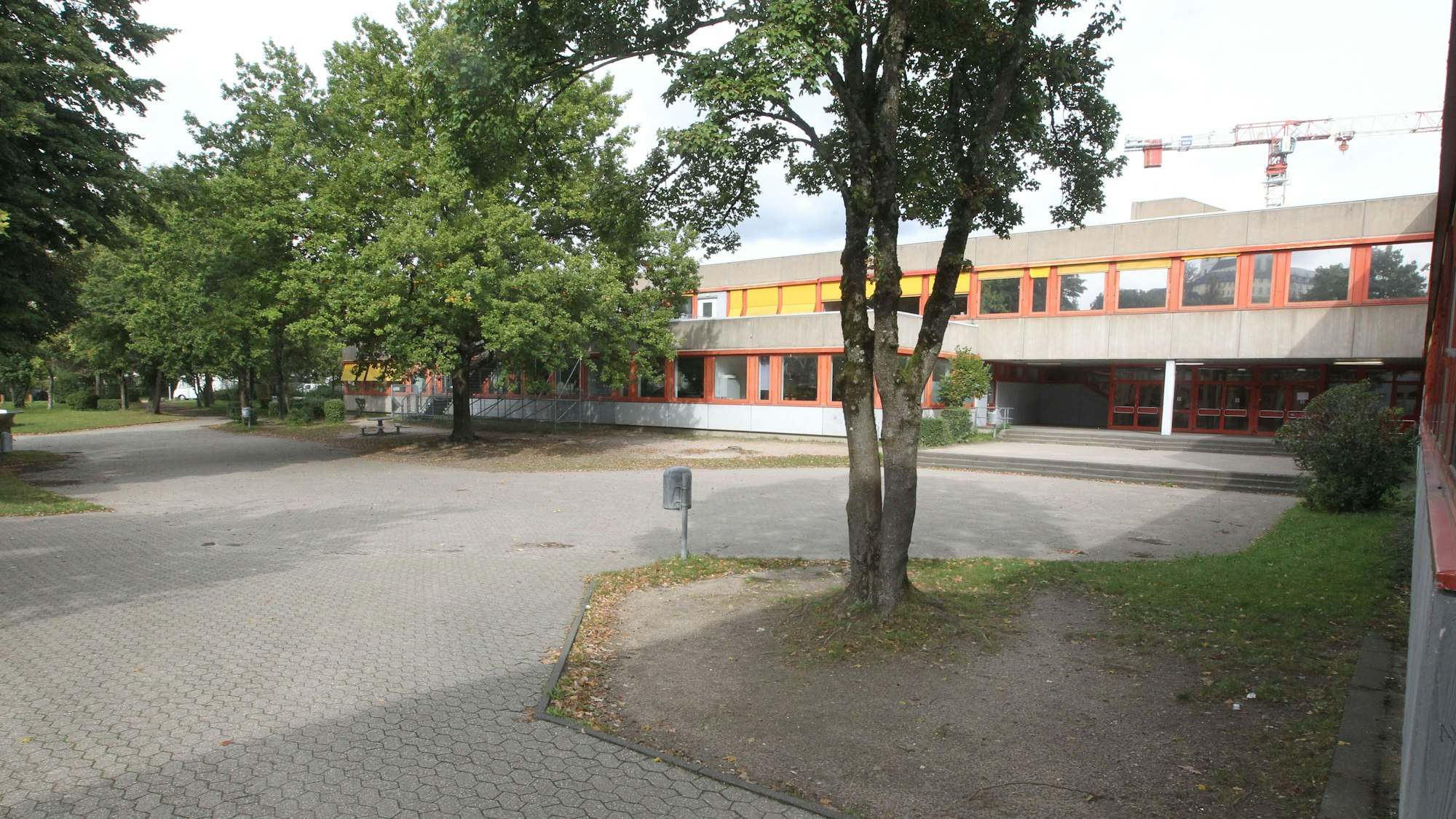 Umbau Neuenhof Siegburg
Auf dem Pausenhof der Realschule wird es in Zukunft eng