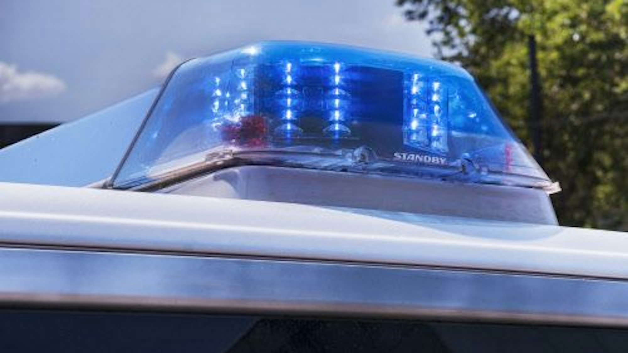 Blaulicht an einem Polizeiwagen