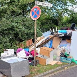 Ein Berg mit Sperrmüll am Sandberg