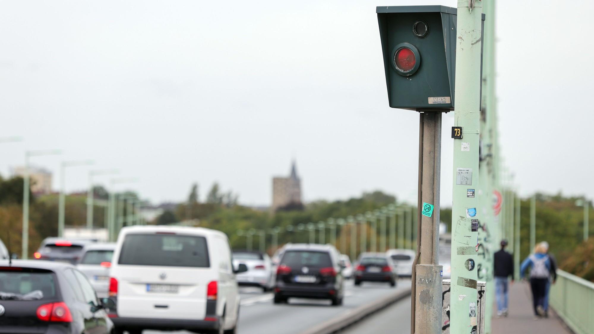 Blitzer auf der Zoobrücke
