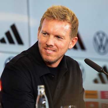 Fußball-Nationaltrainer Julian Nagelsmann bei seiner Vorstellung in der DFB-Zentrale. Nagelsmann reist im Oktober zum ersten Mal mit der Nationalmannschaft in die USA.