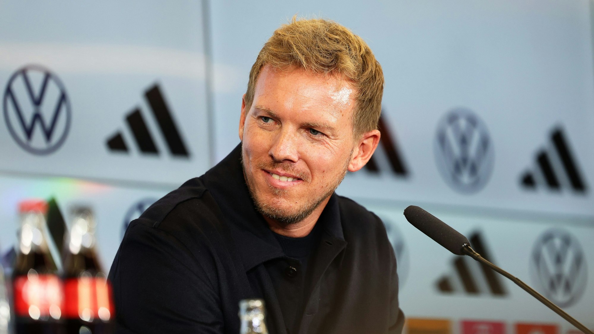 Fußball-Nationaltrainer Julian Nagelsmann bei seiner Vorstellung in der DFB-Zentrale. Nagelsmann reist im Oktober zum ersten Mal mit der Nationalmannschaft in die USA.