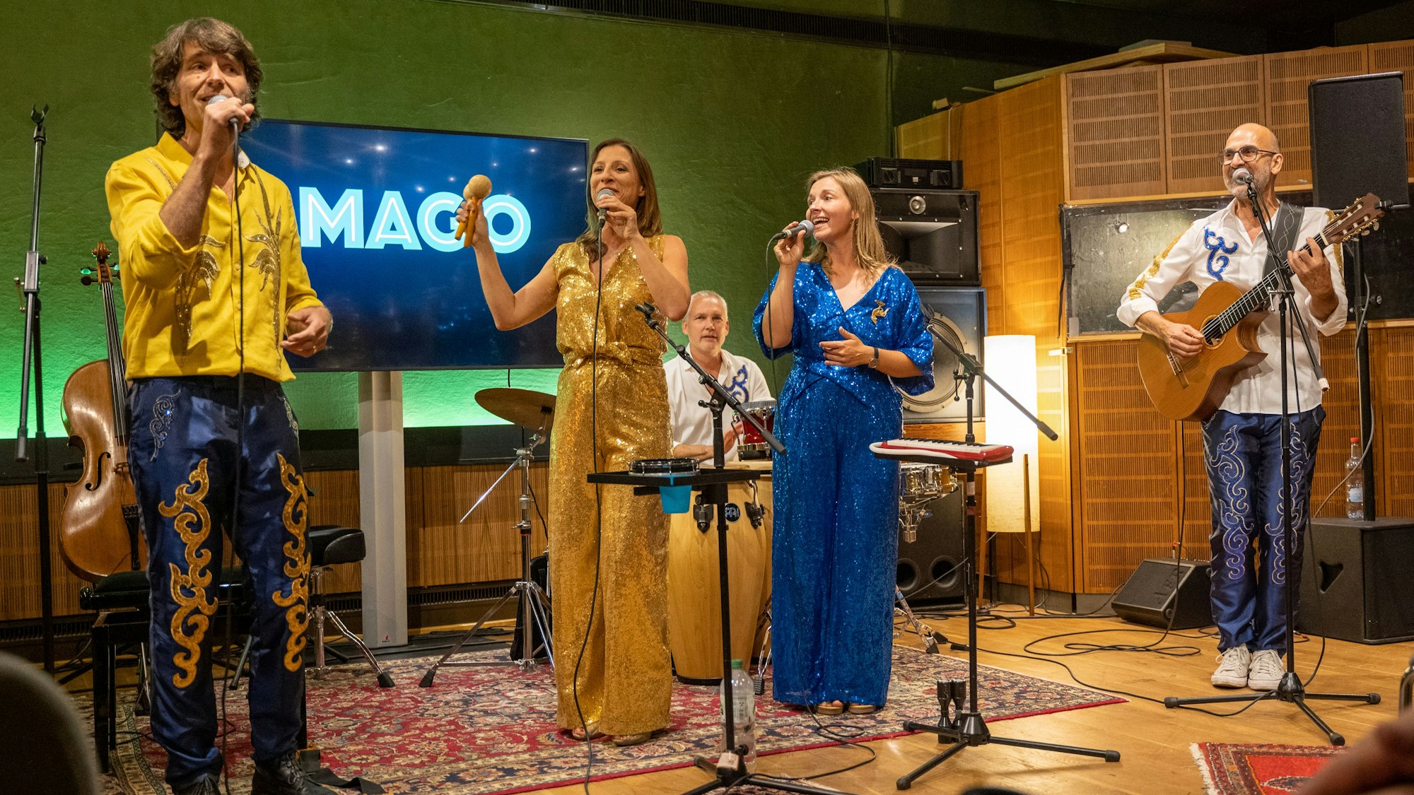 Alfonso Garrido, Julia Zipprick, Michael Romm, Lena Krüger und Jürgen Haufer stellen als Amago ihr neues Album vor.