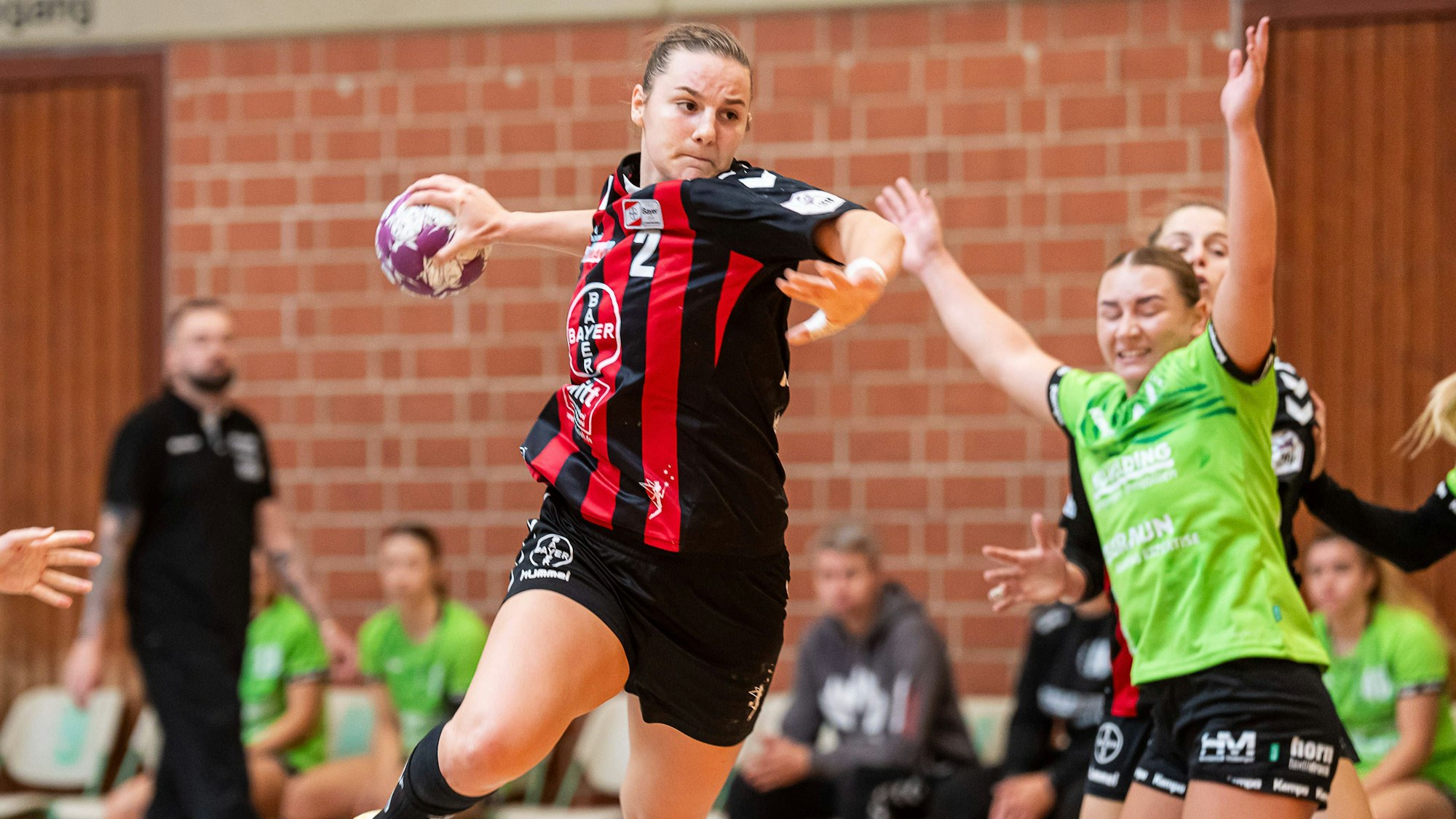 Mareike Thomaier TSV Bayer 04 Leverkusen, 02 setzt sich durch, TSV Bayer 04 Leverkusen - SG 09 Kirchhof, Handball, Frauen, Heinrich Horn Turnier, 06.08.2023 EIBNER/Michael Schmidt TSV Bayer 04 Leverkusen - SG 09 Kirchhof, Handball, Frauen, Heinrich Horn Turnier, 06.08.2023 Melsungen *** Mareike Thomaier TSV Bayer 04 Leverkusen, 02 sets, TSV Bayer 04 Leverkusen SG 09 Kirchhof, handball, women, Heinrich Horn tournament, 06 08 2023 EIBNER Michael Schmidt TSV Bayer 04 Leverkusen SG 09 Kirchhof, handball, women, Heinrich Horn tournament, 06 08 2023 Melsungen Copyright: xEIBNER/MichaelxSchmidtx EP_MST
