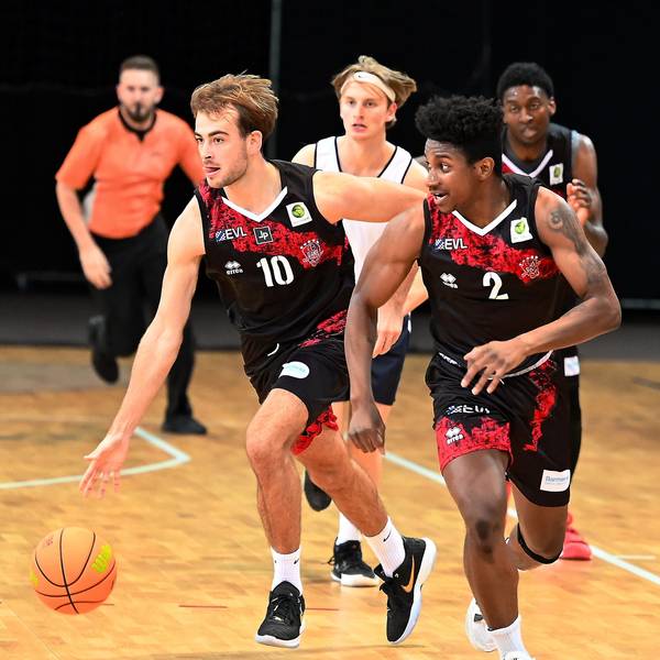 15.09.2023, Basketball-Bayer Giants-Etzella Ettelbruck
links: Sebastian Brach (Bayer)
rechts: Trey McBride (Bayer)
Foto: Uli Herhaus