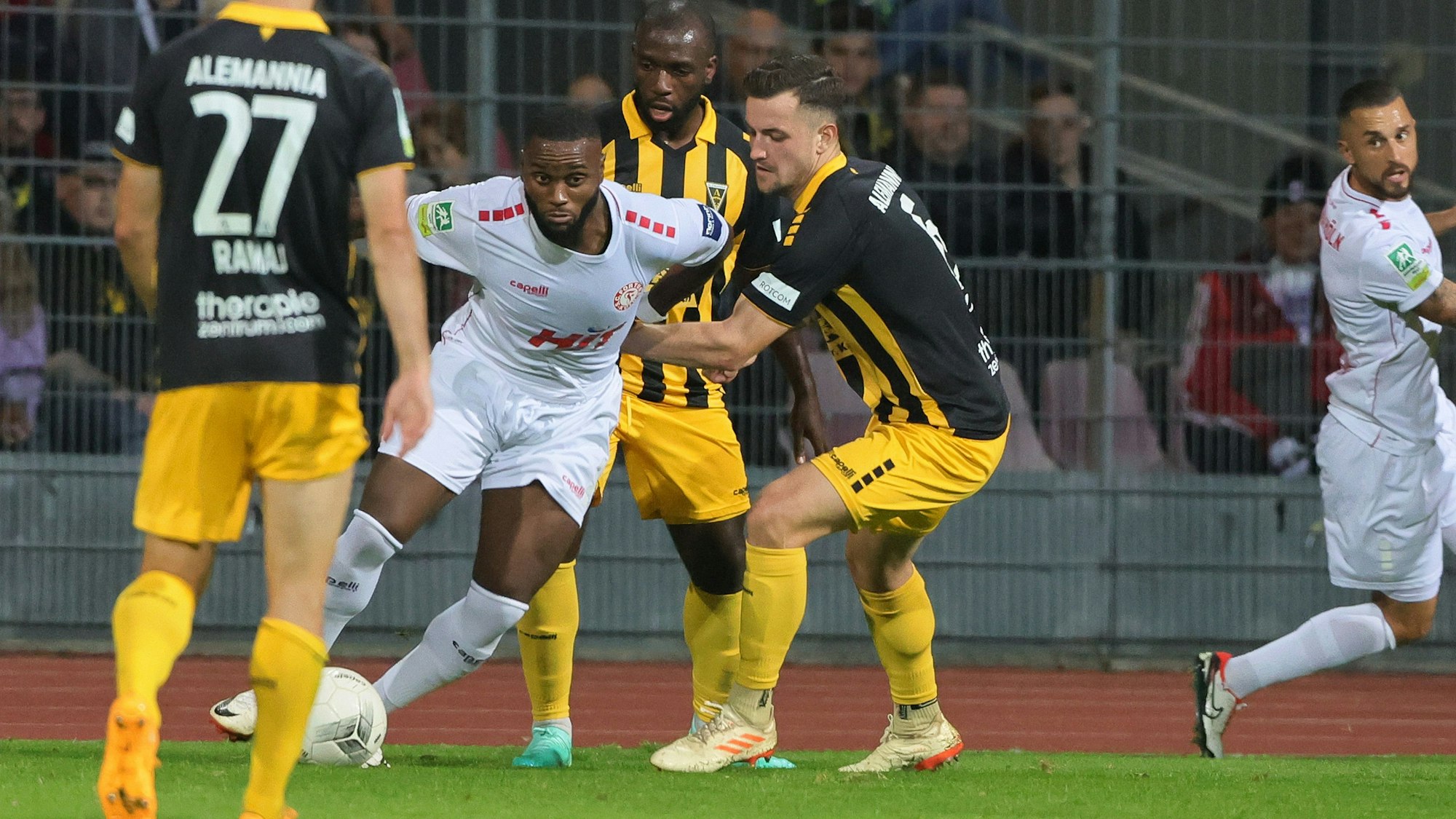 SC Fortuna Köln vs. Alemannia Aachen, 4.Liga,
Mitte: Arnold Budimbu (Fortuna), 06.10.2023, Bild: Herbert Bucco