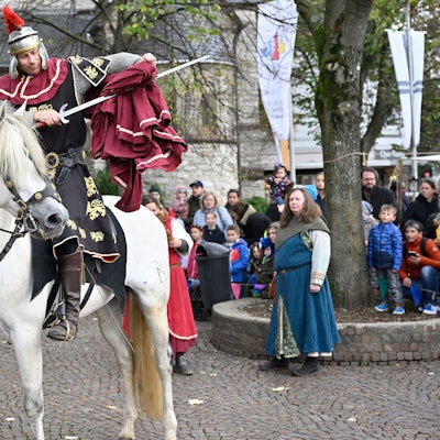 Wenn St. Martin in Gladbach seinen Mantel teilt, sollen die Geschäfte geöffnet haben.