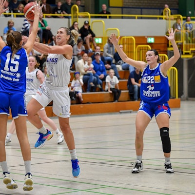 1. Damen Basketball Bundesliga: Orthomol WINGS Leverkusen vs. BC Pharmaserv Marburg, 08.10.2023 Maria Blazejewski Orthomol WINGS Leverkusen 12, 1. Damen Basketball Bundesliga: Orthomol WINGS Leverkusen vs. BC Pharmaserv Marburg am 08.10.2023 in der Sporthalle Werner-Heisenberg-Gymnasium in Opladen Nordrhein-Westfalen *** 1 Womens Basketball Bundesliga Orthomol WINGS Leverkusen vs BC Pharmaserv Marburg, 08 10 2023 Maria Blazejewski Orthomol WINGS Leverkusen 12 , 1 Womens Basketball Bundesliga Orthomol WINGS Leverkusen vs BC Pharmaserv Marburg on 08 10 2023 in the sports hall Werner Heisenberg Gymnasium in Opladen North Rhine Westphalia Copyright: xBEAUTIFULxSPORTS/Mueller-Laschetx