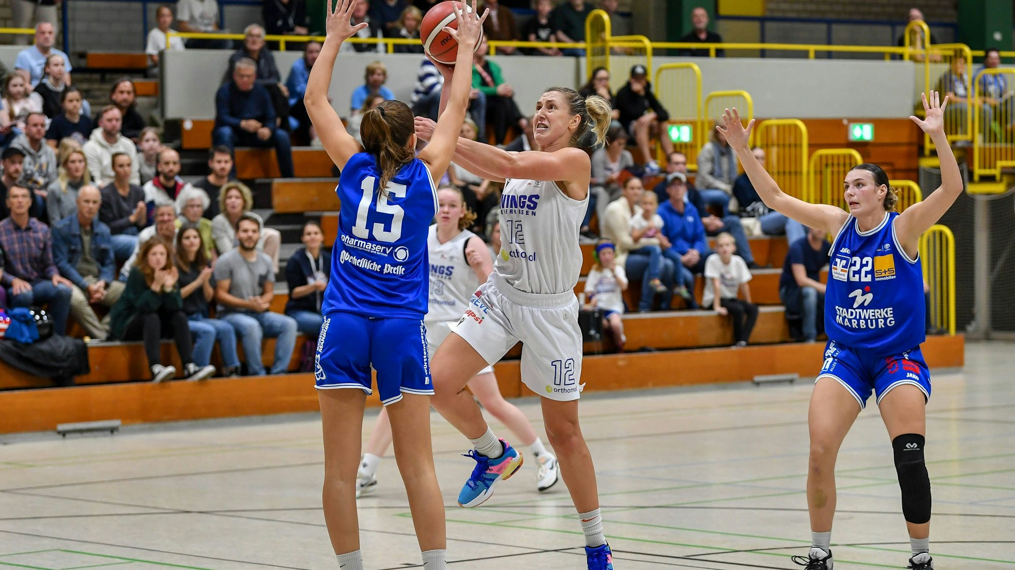 1. Damen Basketball Bundesliga: Orthomol WINGS Leverkusen vs. BC Pharmaserv Marburg, 08.10.2023 Maria Blazejewski Orthomol WINGS Leverkusen 12, 1. Damen Basketball Bundesliga: Orthomol WINGS Leverkusen vs. BC Pharmaserv Marburg am 08.10.2023 in der Sporthalle Werner-Heisenberg-Gymnasium in Opladen Nordrhein-Westfalen *** 1 Womens Basketball Bundesliga Orthomol WINGS Leverkusen vs BC Pharmaserv Marburg, 08 10 2023 Maria Blazejewski Orthomol WINGS Leverkusen 12 , 1 Womens Basketball Bundesliga Orthomol WINGS Leverkusen vs BC Pharmaserv Marburg on 08 10 2023 in the sports hall Werner Heisenberg Gymnasium in Opladen North Rhine Westphalia Copyright: xBEAUTIFULxSPORTS/Mueller-Laschetx