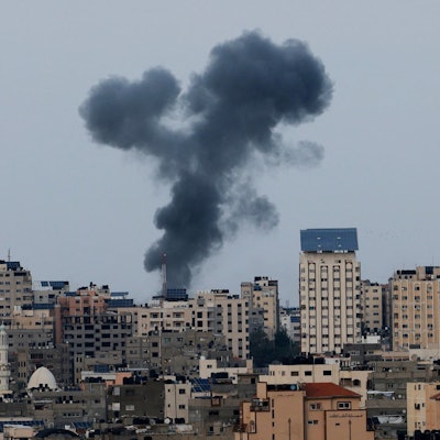 Schwarzer Rauch über Gaza-Stadt