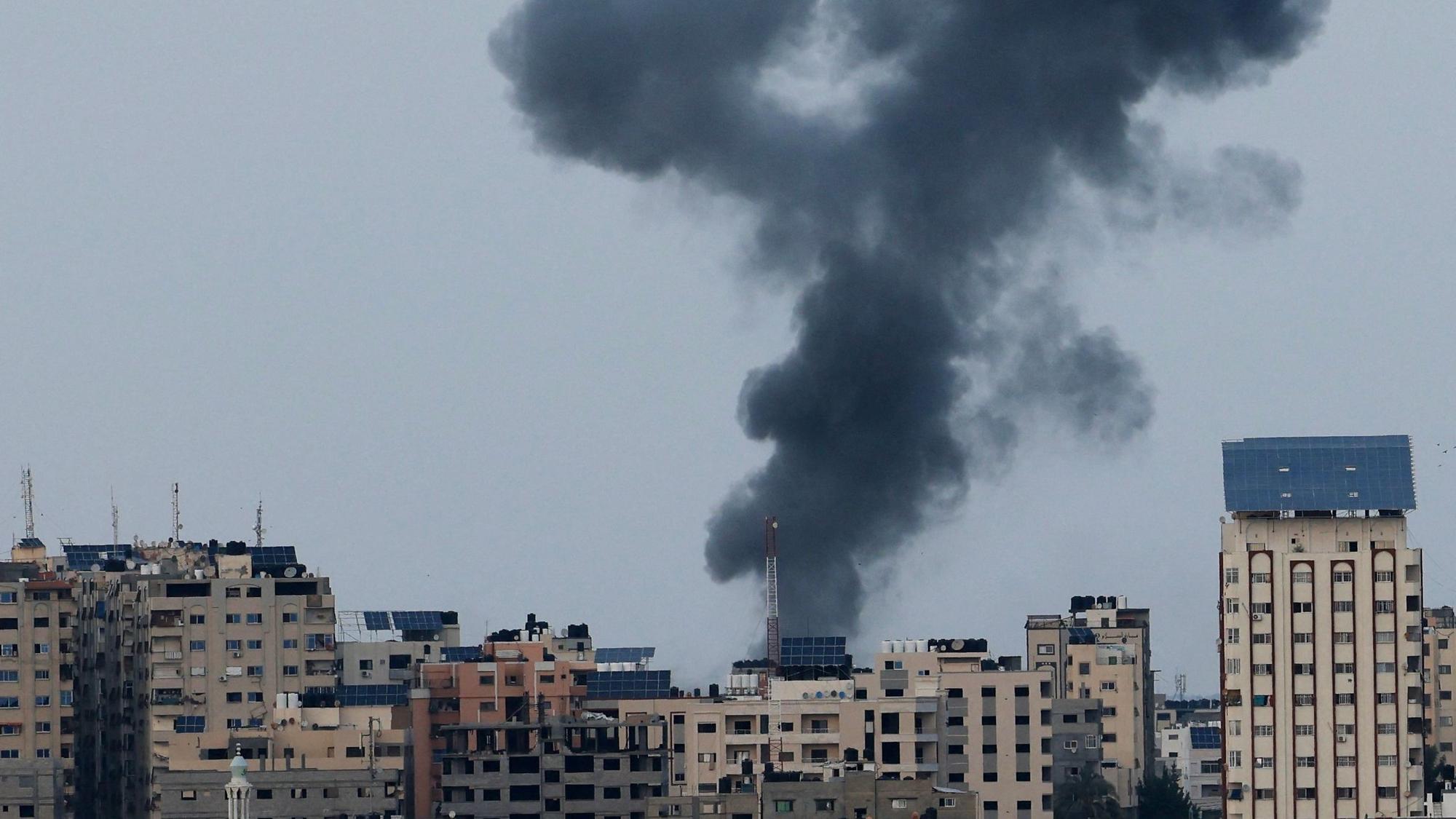 Schwarzer Rauch über Gaza-Stadt