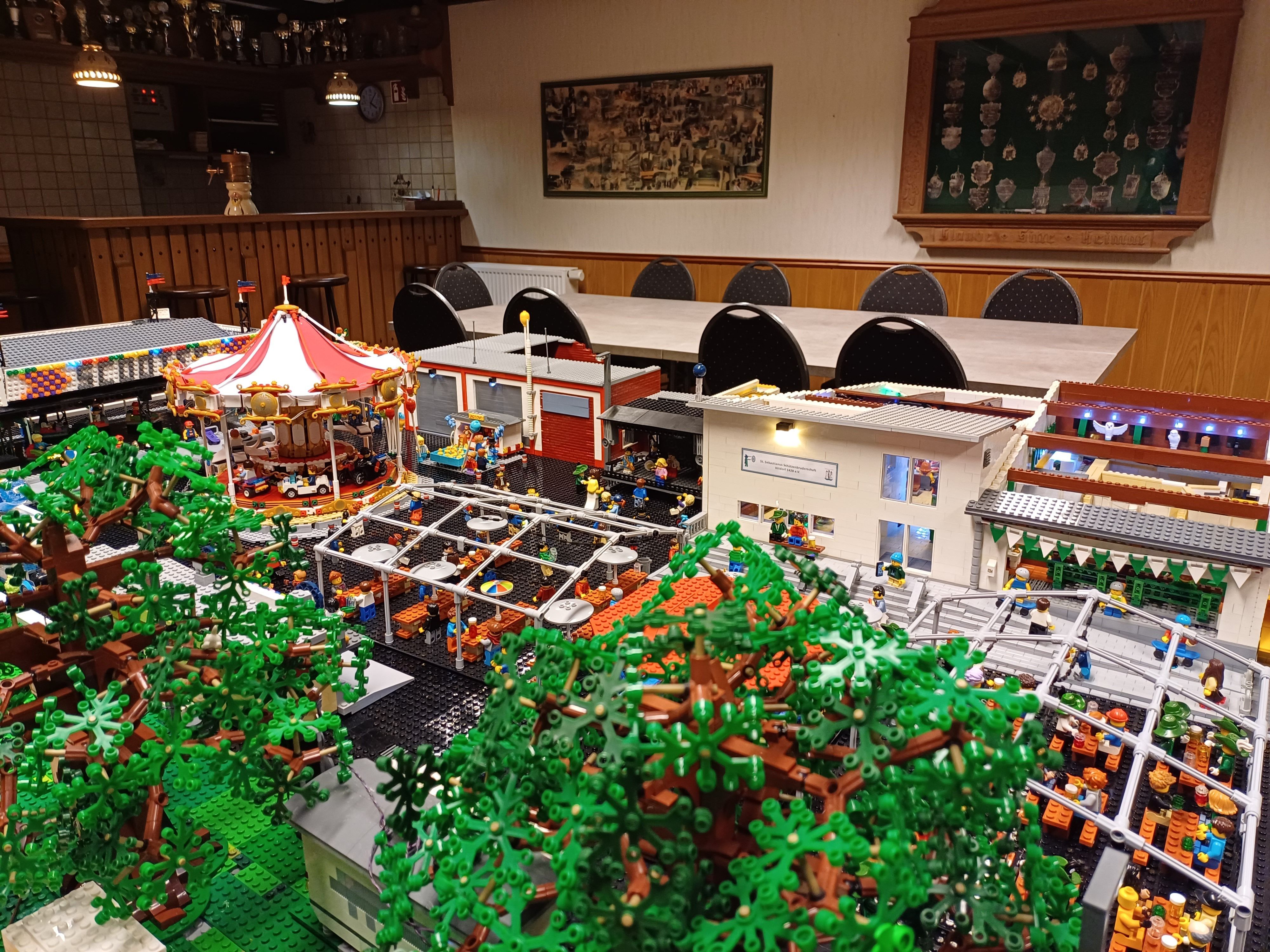 Ein Mitglied des Vereins baute aus Lego das Schützenfest nach, inklusive des neuen Gebäudes.