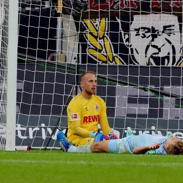 FC-Torhüter Marvin Schwäbe und Abwehrspieler Timo Hübers liegen nach dem 0:3 in Leverkusen geschlagen am Boden.