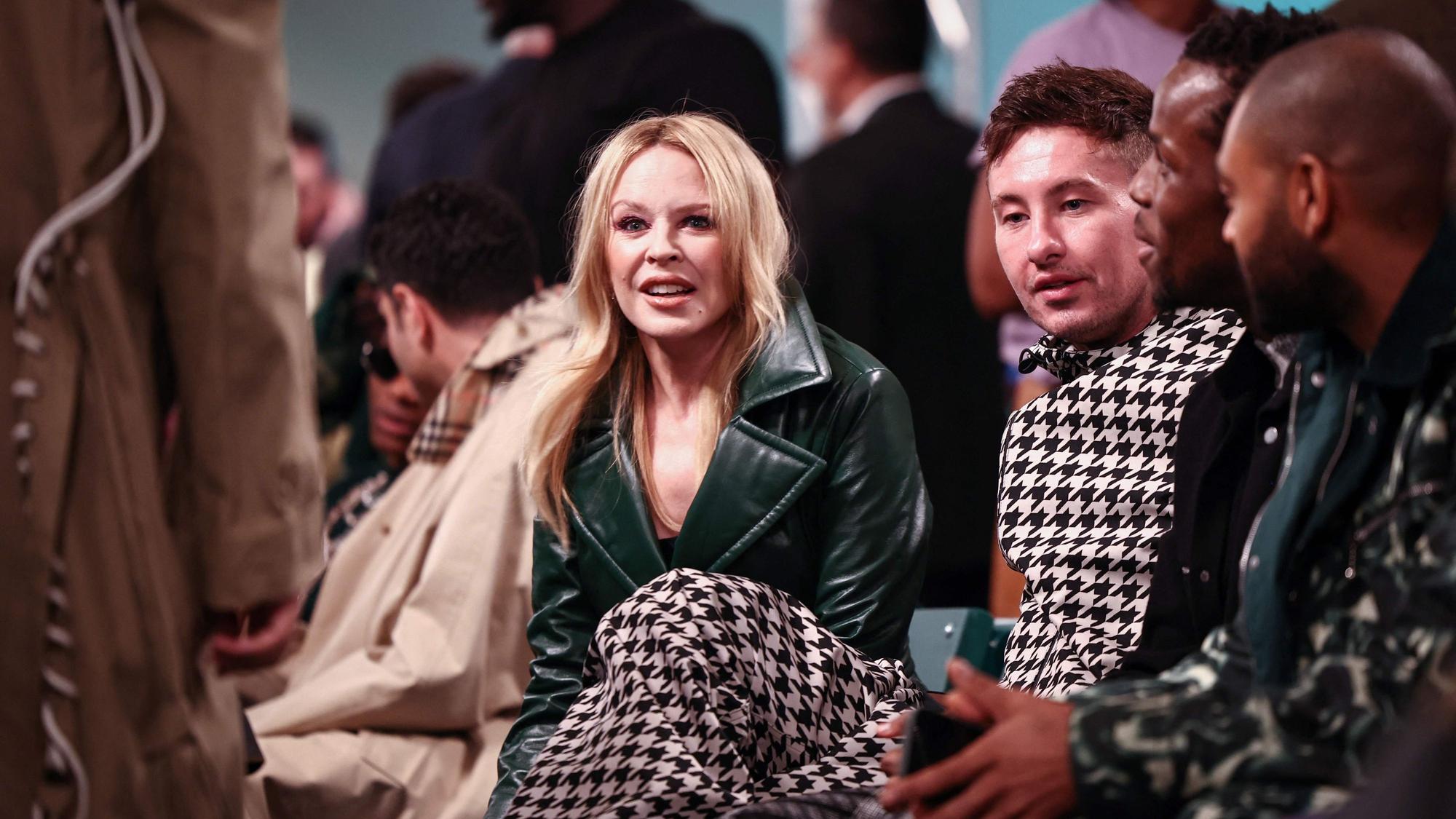 Die australische Sängerin Kylie Minogue bei der Präsentation der Frühjahr/Sommer-Kollektion 2024 des britischen Modehauses Burberry auf der Londoner Modewoche in London am 18. September 2023.