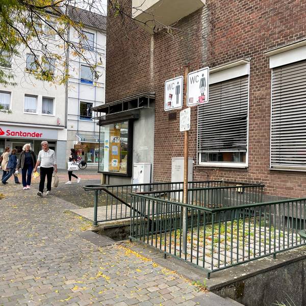 Eine öffentliche Toilette in Wiesdorf befindet sich am Marktplatz.