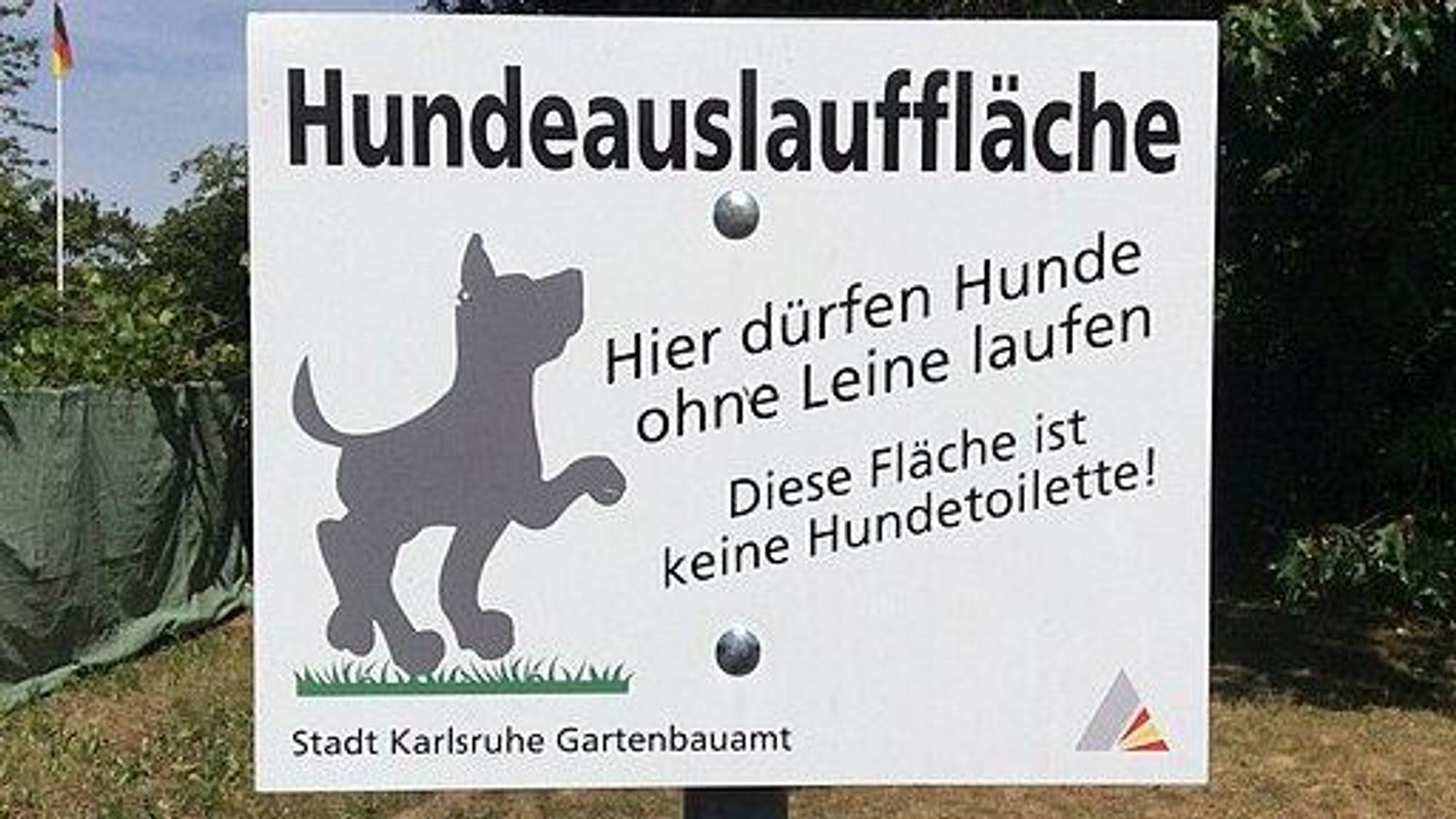 Hinweisschild: Hundeauslauffläche