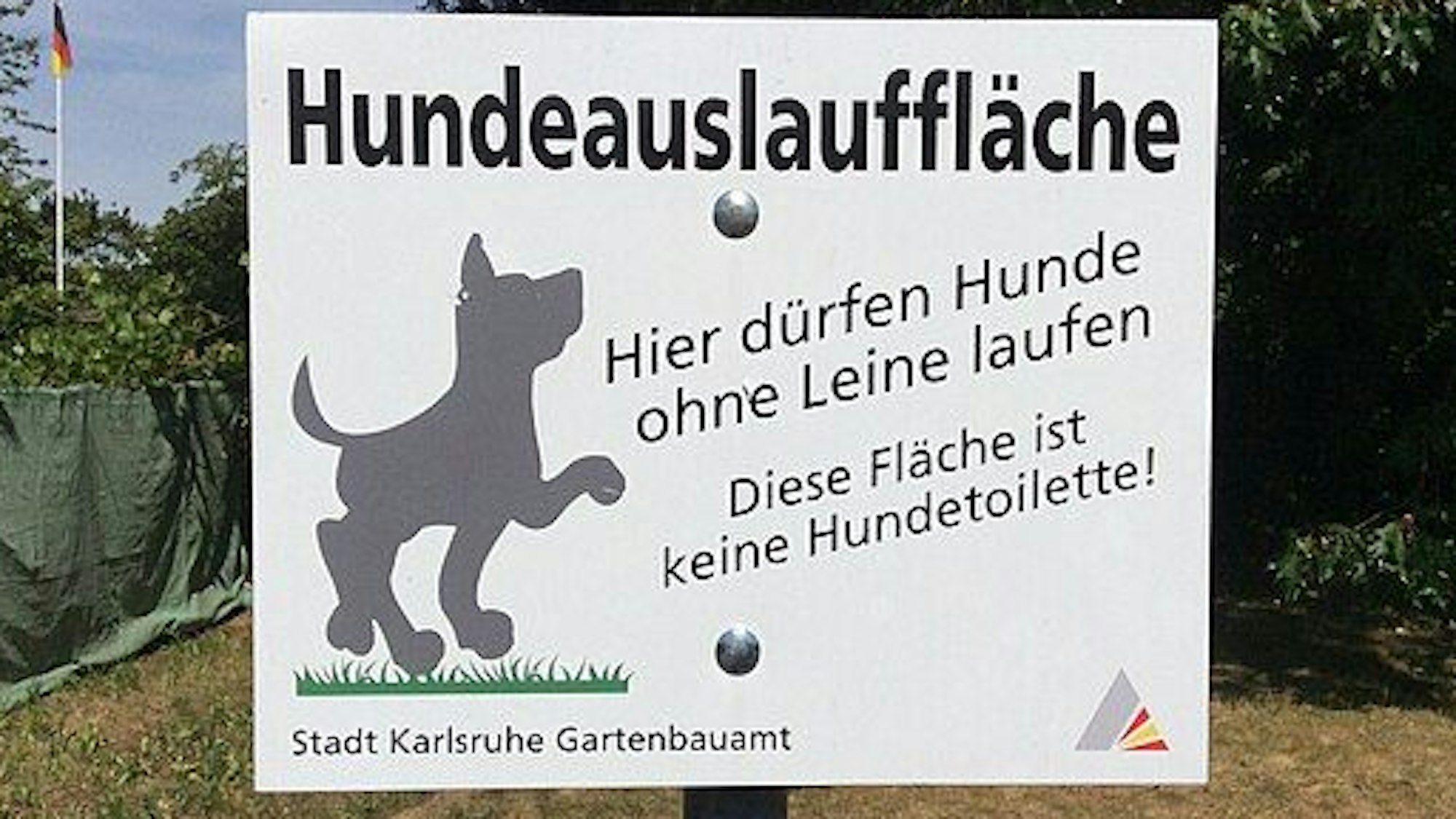 Hinweisschild: Hundeauslauffläche