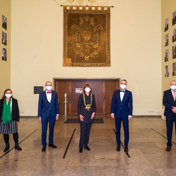 Noch in Corona-Zeiten wurden die im November 2020 ins Amt eingeführt (von links): Brigitta von Bülow, Ralf Heinen, OB Henriette Reker, Andreas Wolter und Ralph Elster.