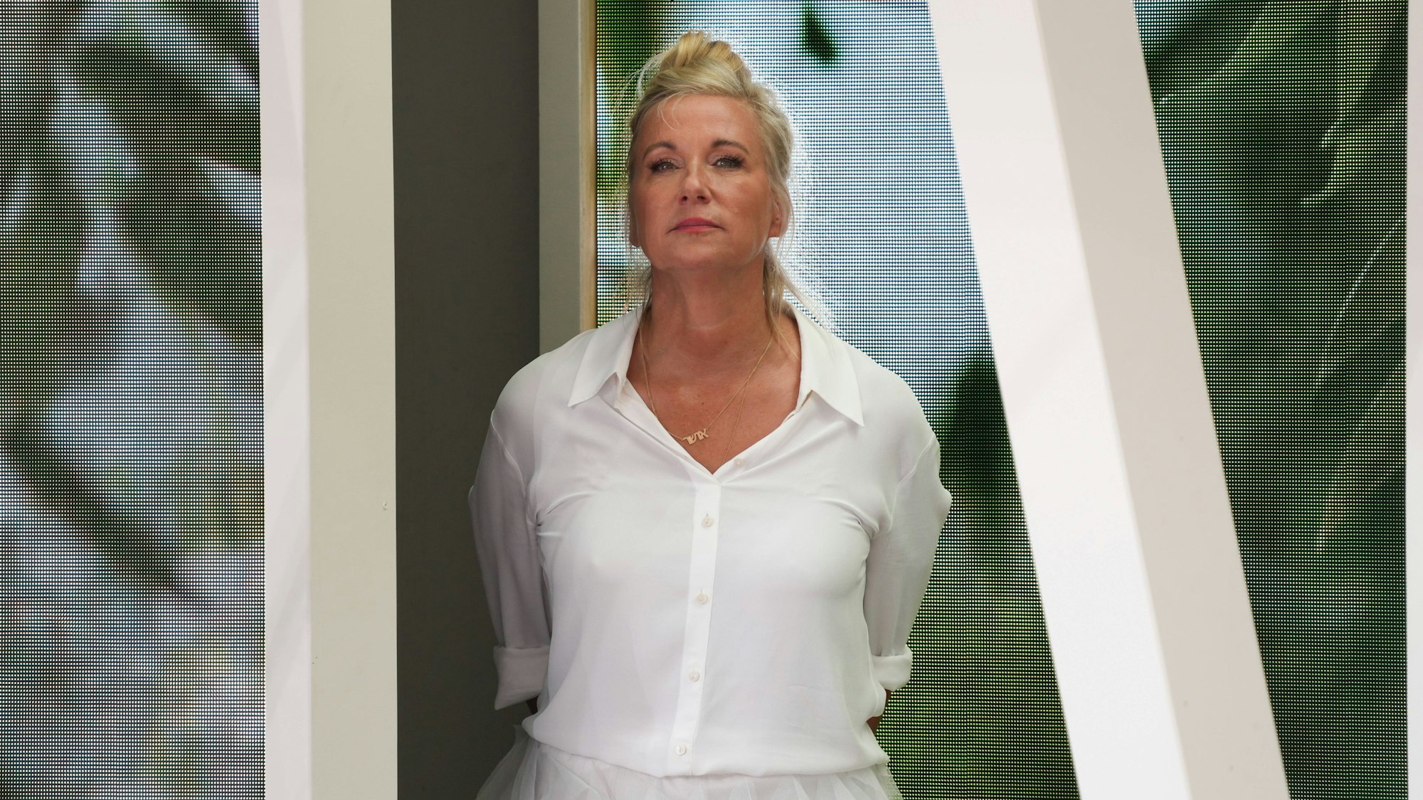 Andrea „Kiwi“ Kiewel steht in der Kulisse der Fernsehshow „ZDF-Fernsehgarten“.