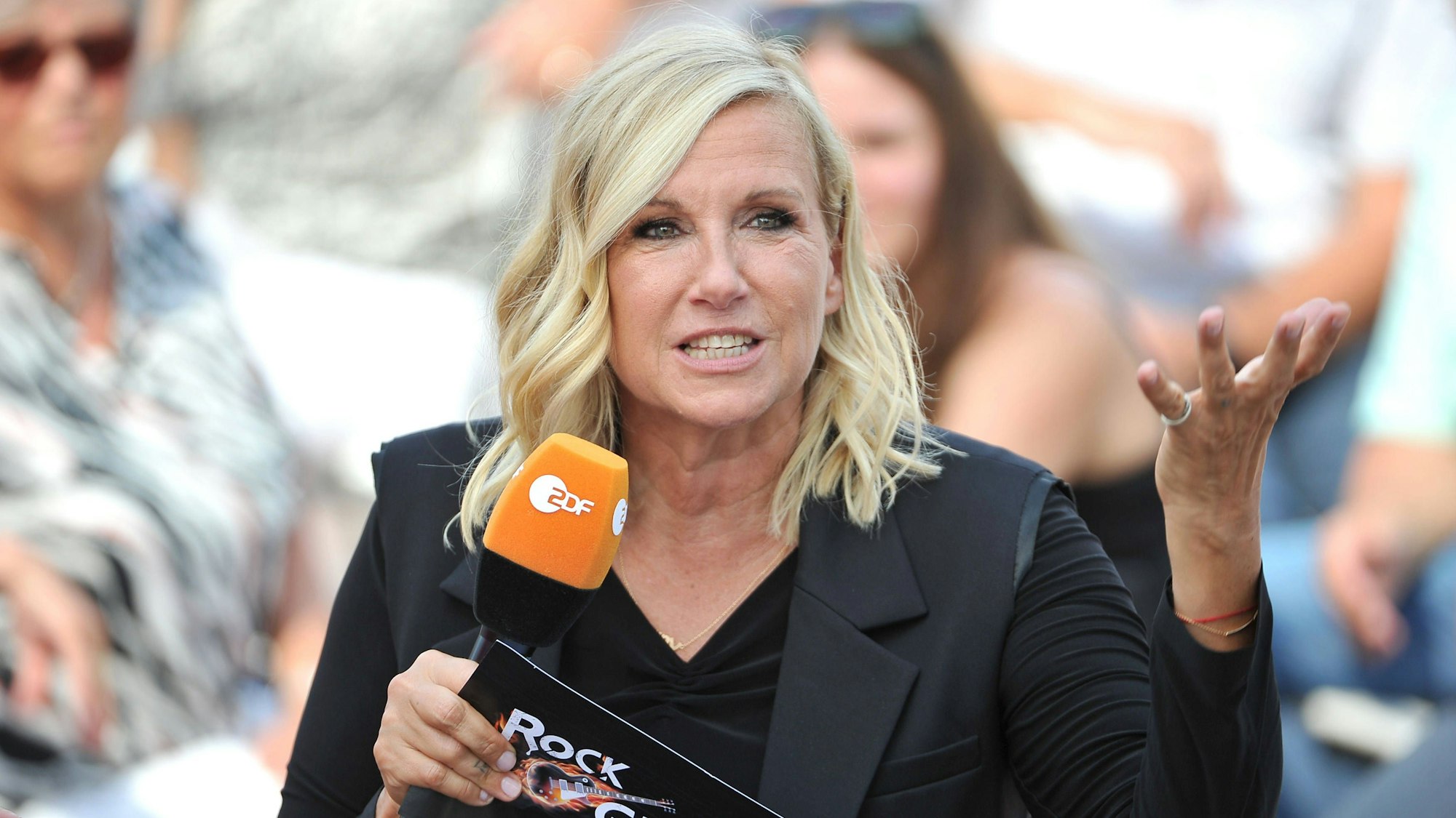 Moderatorin Andrea Kiwi Kiewel während der ZDF-Show „Fernsehgarten“.