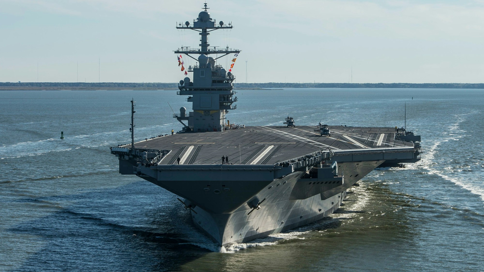 Der US-Flugzeugträger USS Gerald R. Ford verlässt am 08.04.2017 den Hafen von Newport News, USA, für Probefahrten. Die Ford ist der erste Flugzeugträger eines neuen Typs für die US-Navy.
