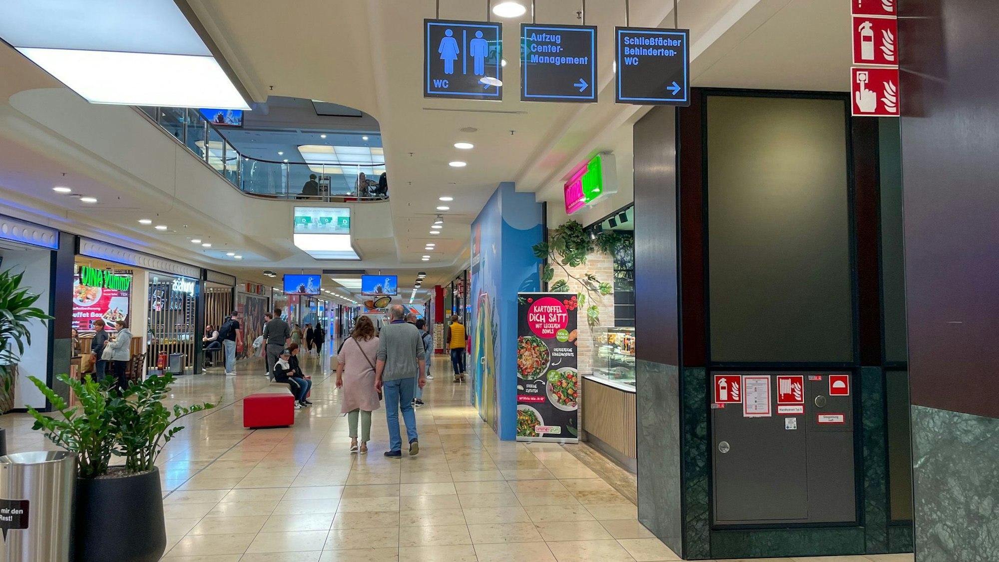Die Rathausgalere mit einem WC-Schild.