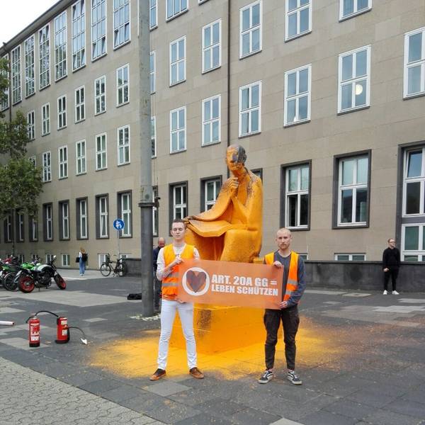 Letzte Generation Albertus Magnus Denkmal