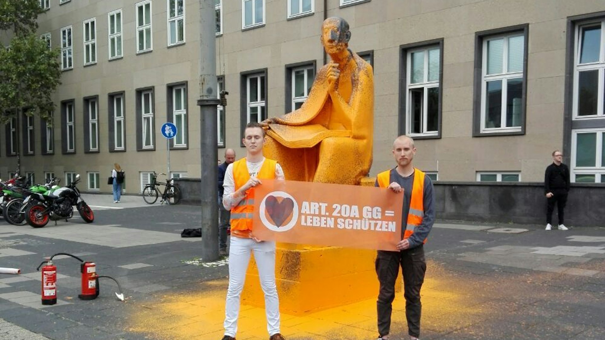 Letzte Generation Albertus Magnus Denkmal