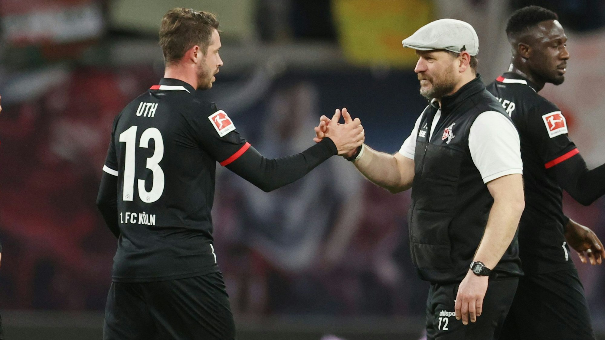 Kölns Trainer Steffen Baumgart (r) und Mark Uth.