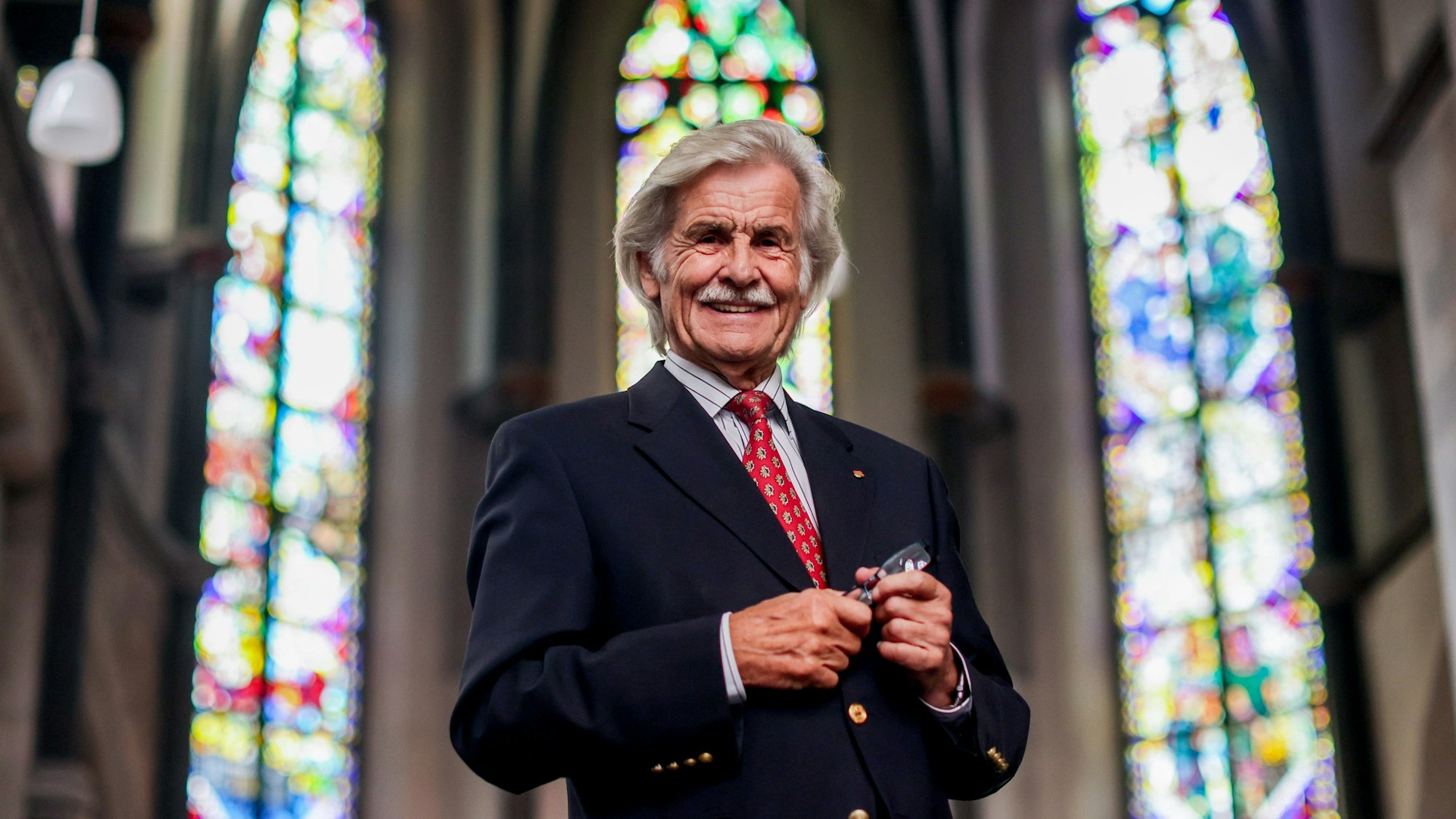 Helmut Haumann, fotografiert in der Kirche St. Andreas in Köln.