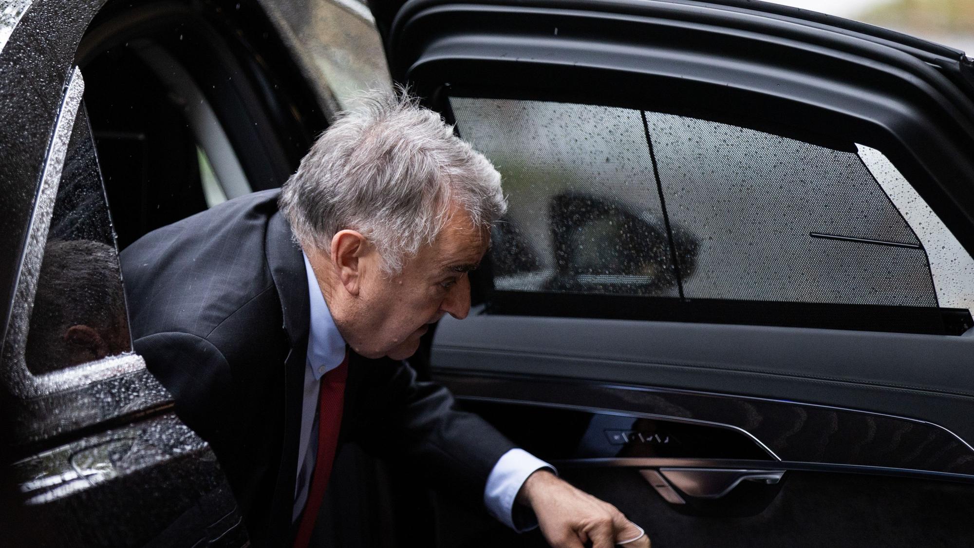 Herbert Reul (CDU), Innenminister von Nordrhein-Westfalen, steigt vor einer Kabinettssitzung aus seinem Auto aus. Die neuen NRW-Minister können sich ihr Auto nicht aussuchen. +++ dpa-Bildfunk +++