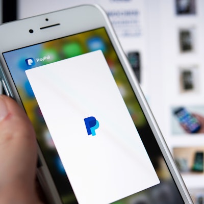 Die geöffnete Paypal-App auf einem Smartphone.